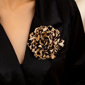Exaggerated Leopard Print Large Floral Brooch Z137